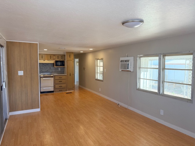 Mobile Home - photo 5