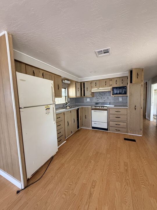 Mobile Home - photo 4