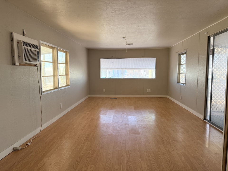 Mobile Home - photo 6